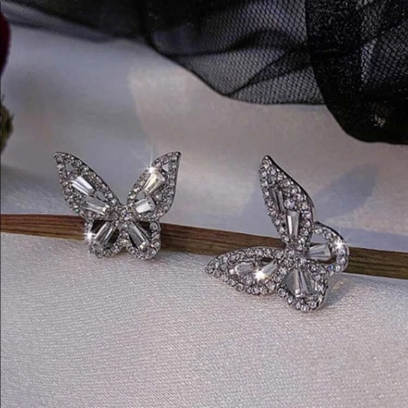 New Gorgeous Sparkly 925 Silver Butterfly Stud Ear - Picture 5 of 6